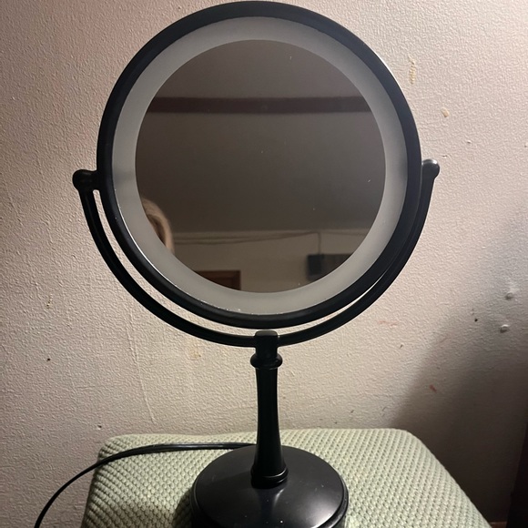 Conair LED lighted mirror - Picture 2 of 2